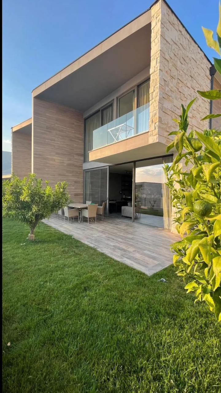 58 Villa *